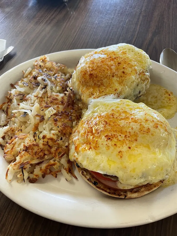 Eggs Benedict with Potatoes